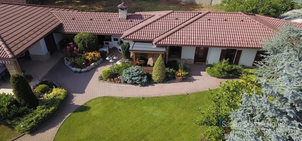 épület és szauna kapcsolata